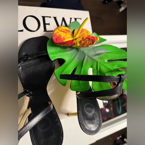 Loewe Petal Leather Sandal Size 40 Worn for
20 mins indoors - Picture 6 of 7